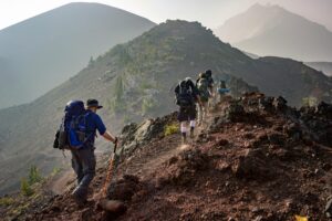 Menaklukkan Gunung dengan Keterbatasan Fisik